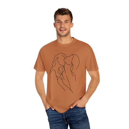 Lesbian Minimal Line art for Women Line Art Kiss shirt Kiss Women T-shirt for women