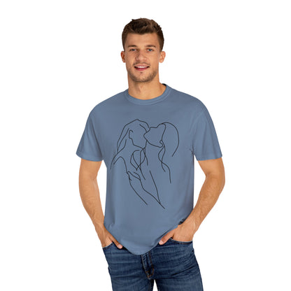 Lesbian Minimal Line art for Women Line Art Kiss shirt Kiss Women T-shirt for women