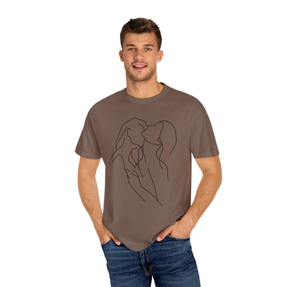Lesbian Minimal Line art for Women Line Art Kiss shirt Kiss Women T-shirt for women