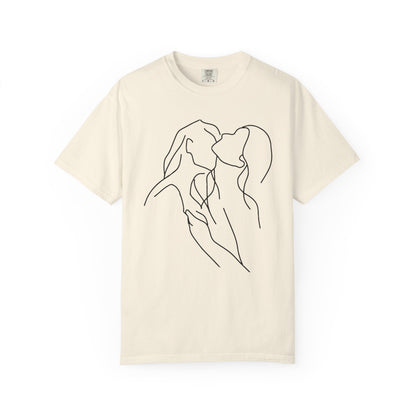 Lesbian Minimal Line art for Women Line Art Kiss shirt Kiss Women T-shirt for women