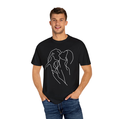 Lesbian Minimal Line art for Women Line Art Kiss shirt Kiss Women T-shirt for women